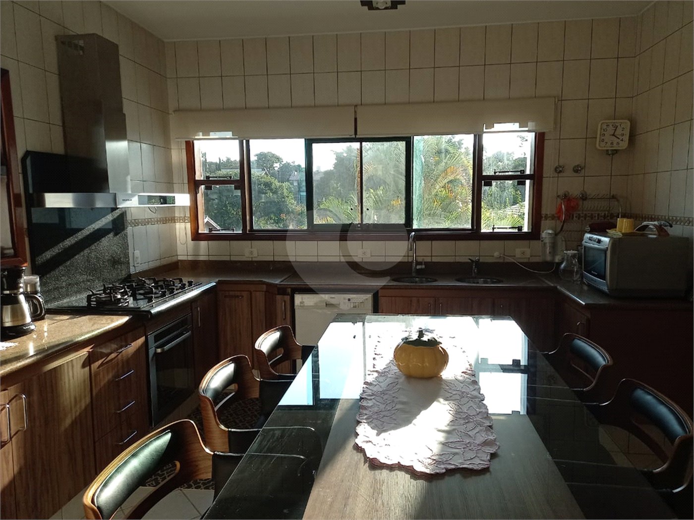 Casa à venda com 4 quartos, sendo 1 suíte, no condomínio Vale do Itamaracá, Valinhos - SP