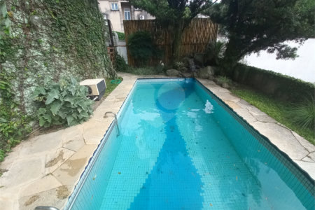 Sobrado à venda com 4 quartos, sendo 2 suítes, em Fazenda Morumbi, São Paulo, SP