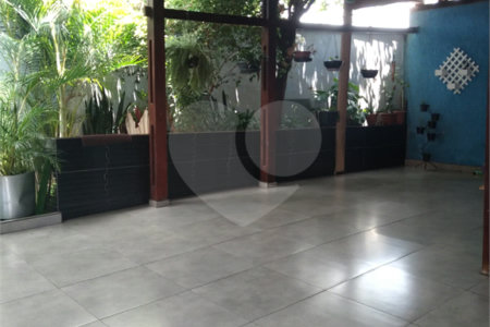 Sobrado à venda com 3 suítes em Vila Marari, São Paulo, SP