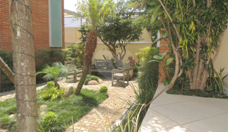 Casa à venda com 4 suítes no condomínio Ville de France, São Paulo - SP