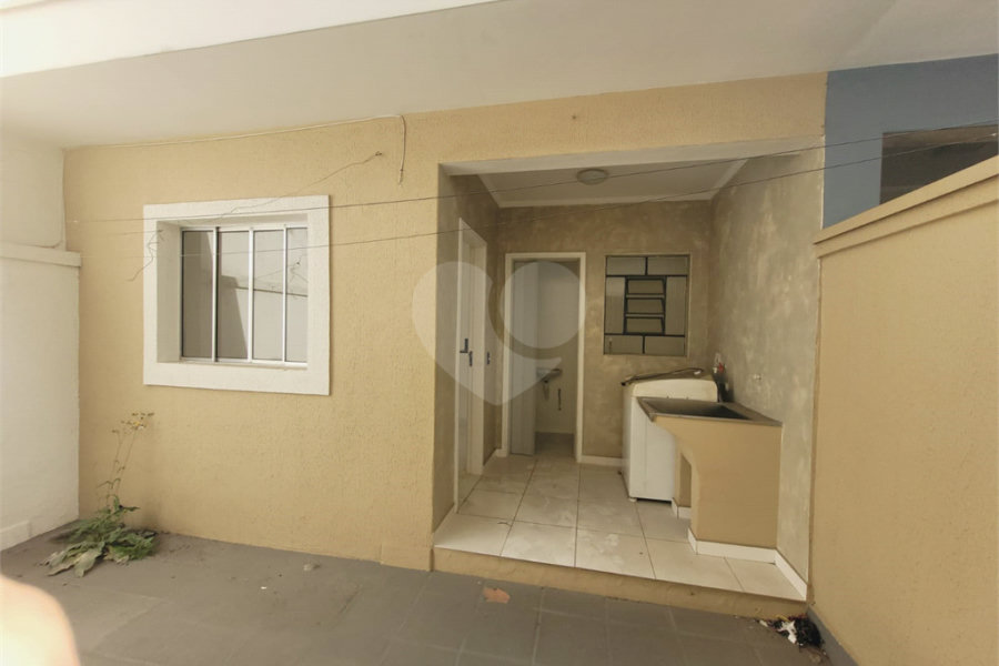 Casa à venda com 3 quartos, sendo 1 suíte, em Parque Maria Domitila, São Paulo, SP