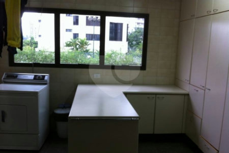 Apartamento à venda com 4 suítes em Real Parque, São Paulo, SP