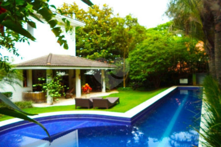 Casa à venda com 4 quartos, sendo 2 suítes, no condomínio Residencial Morumbi, São Paulo - SP