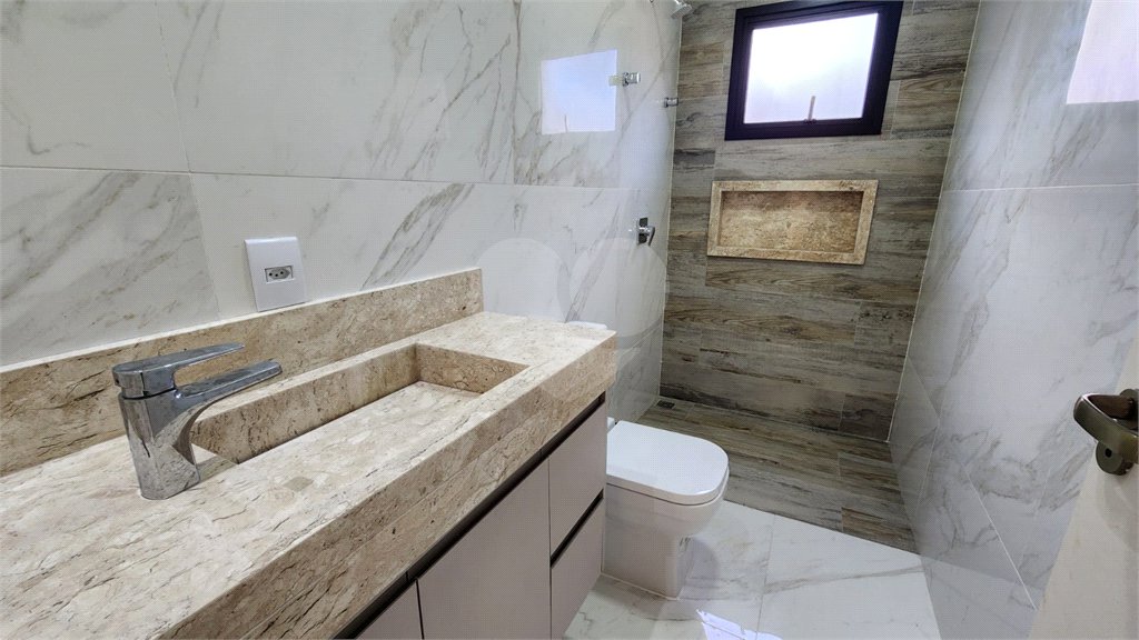 Casa à venda com 3 suítes no condomínio Santa Isabel I, Louveira - SP