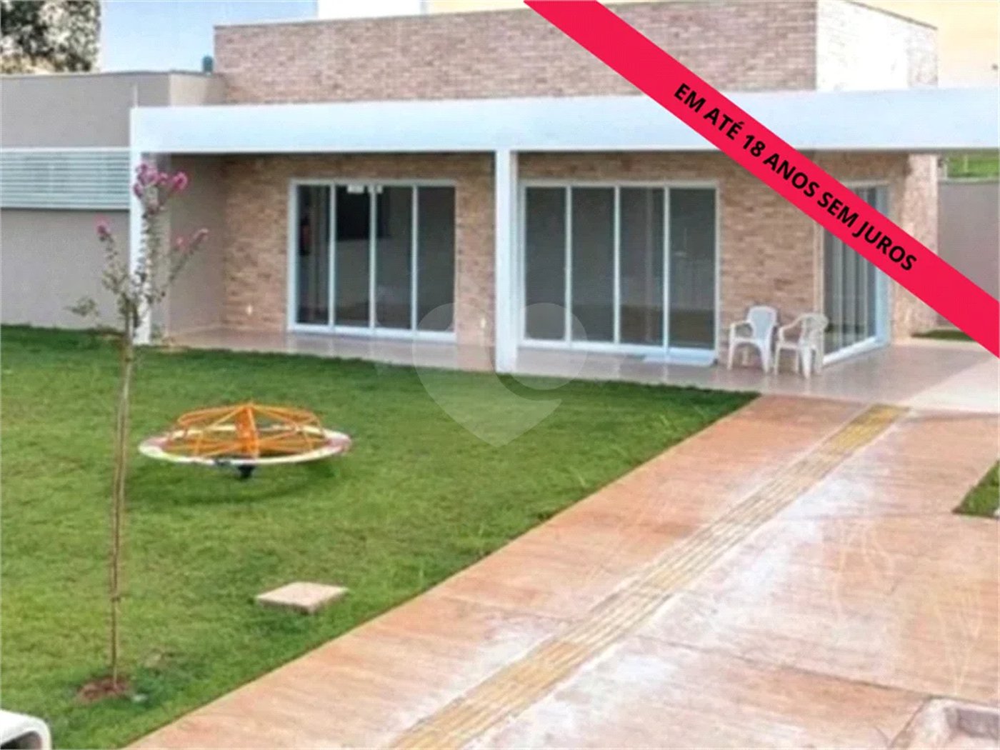 Terreno a venda com 300 metros quadrados no Condomínio Soleil