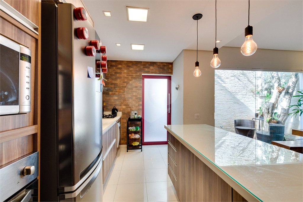 Casa à venda com 4 quartos, sendo 3 suítes, no condomínio Vila Hípica, São Paulo - SP