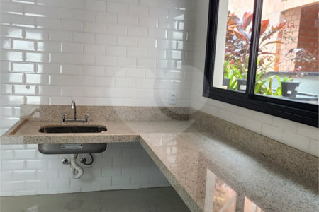 Casa à venda com 3 suítes no condomínio Terras de São Francisco, Vinhedo - SP