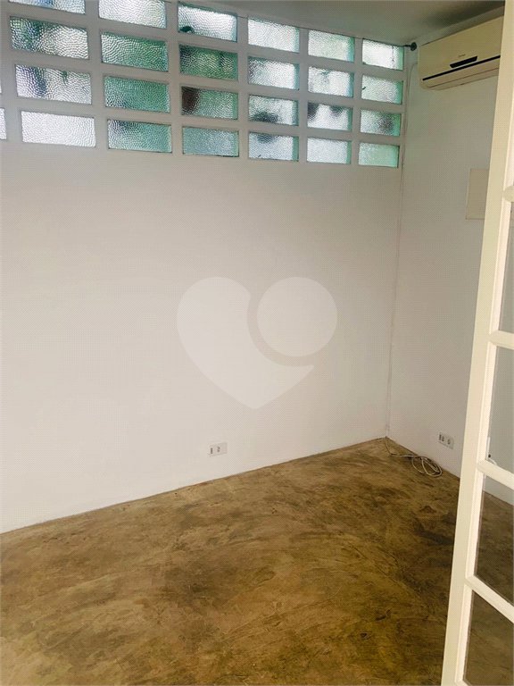 Casa de Vila à venda com 4 quartos, sendo 2 suítes, em Alto da Boa Vista, São Paulo, SP