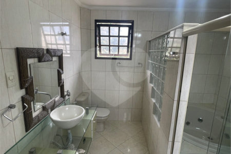 Casa à venda com 5 quartos, sendo 3 suítes, no condomínio Recanto das Palmeiras, Rio de Janeiro - RJ