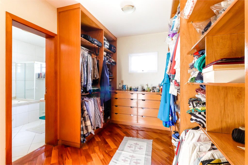 Sobrado à venda ou para alugar com 4 quartos, sendo 3 suítes, em Vila Madalena, São Paulo, SP