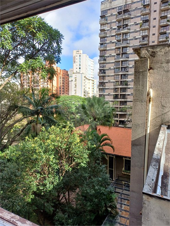 Apartamento com 77m² e 2 dormitórios próximo a Paulista e Metrô Trianon-Masp.