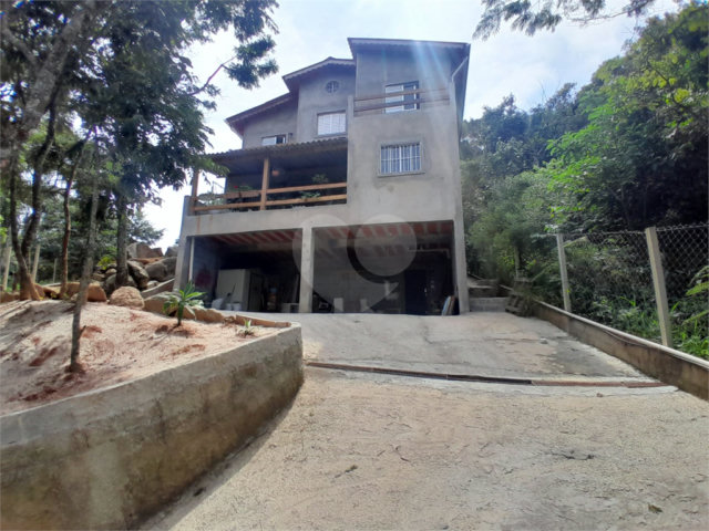 Sobrado à venda com 3 quartos, sendo 1 suíte,  em Serra da Cantareira, Mairiporã, SP
