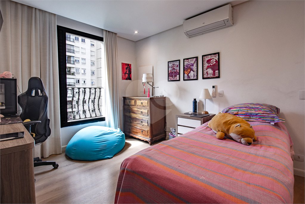 Apartamento à venda com 4 quartos, sendo 2 suítes,  em Jardim Parque Morumbi, São Paulo, SP