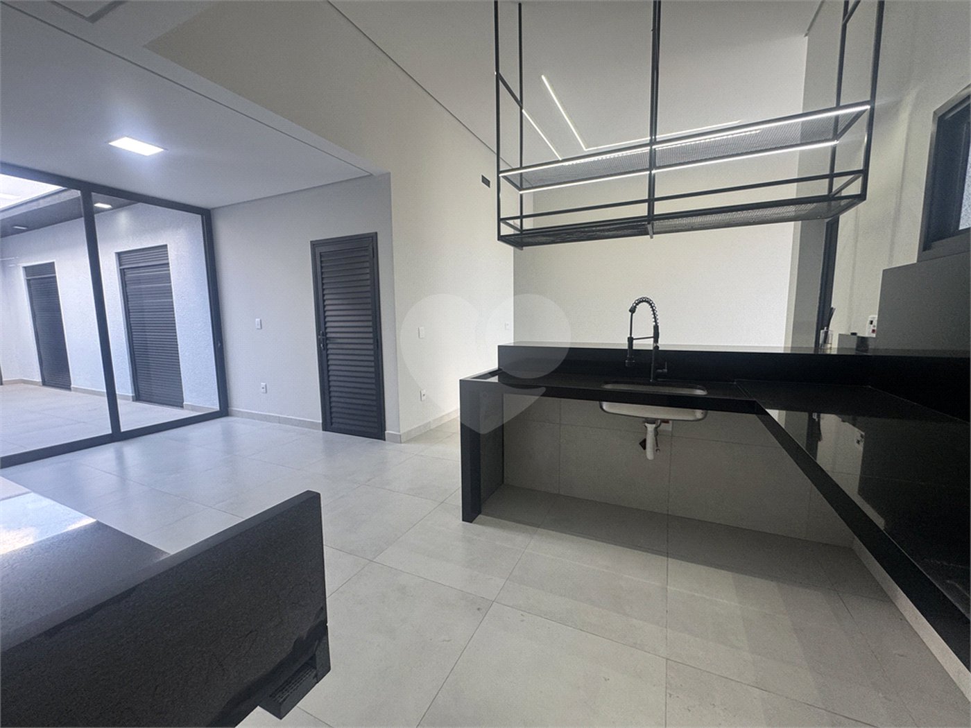 Casa à venda com 3 quartos, sendo 1 suíte, no condomínio Residencial Villagio Wanel, Sorocaba - SP