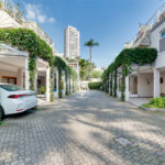 Casa à venda com 4 quartos, sendo 3 suítes, no condomínio Vila Hípica, São Paulo - SP