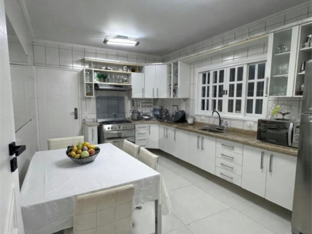 Sobrado à venda com 3 quartos, sendo 1 suíte,  em Campo Grande, São Paulo, SP