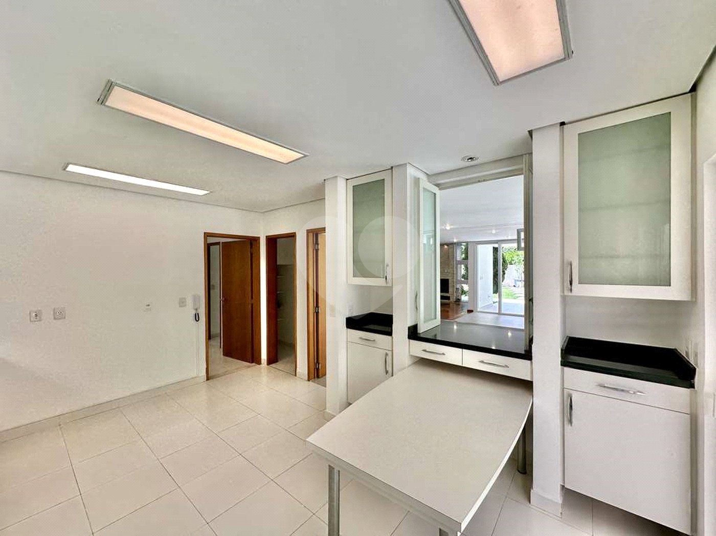 Casa à venda com 4 suítes no condomínio Recanto Impla, Carapicuíba - SP