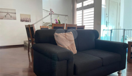 Sobrado à venda com 4 quartos, sendo 2 suítes,  em Chácara Monte Alegre, São Paulo, SP