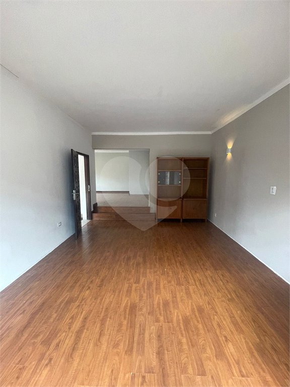 Sobrado à venda com 3 quartos, sendo 2 suítes,  em Vila Oliveira, Mogi das Cruzes, SP