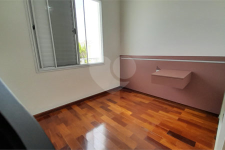 Casa à venda com 3 quartos, sendo 1 suíte, no condomínio Residencial Jardins, São Bernardo do Campo - SP