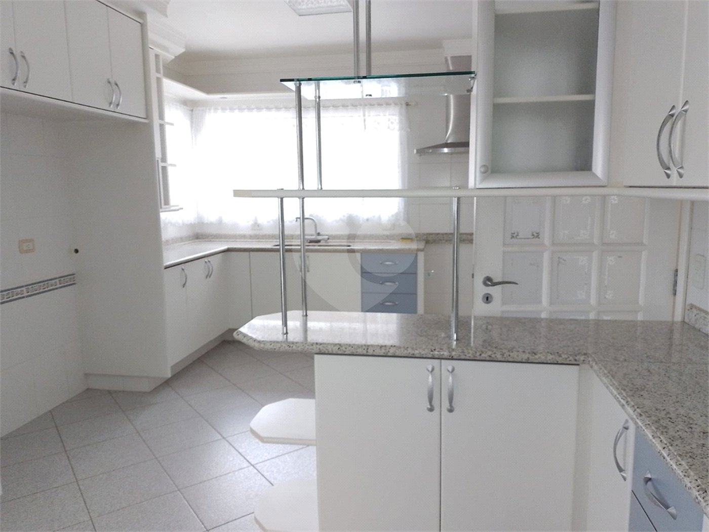 Casa à venda com 4 quartos, sendo 2 suítes,  em Vila Santista, Atibaia, SP