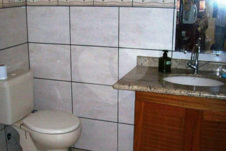 Sobrado à venda com 2 quartos, sendo 1 suíte, em Vila Vitório Mazzei, São Paulo, SP
