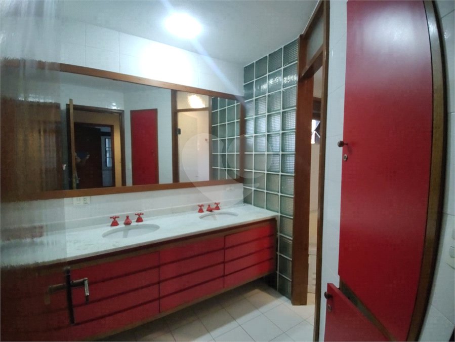 Sobrado à venda com 5 quartos, sendo 3 suítes, em Cidade Monções, São Paulo, SP