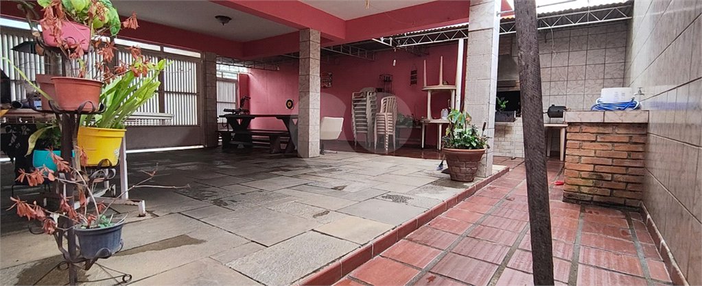 Sobrado à venda com 5 quartos, sendo 2 suítes, em Vila Trujillo, Sorocaba, SP
