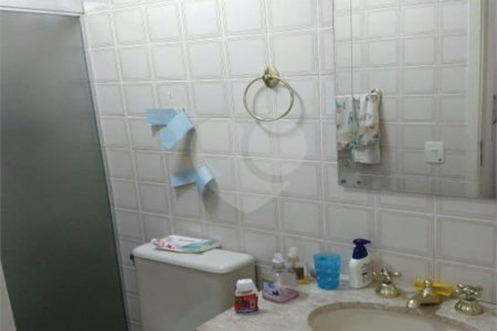 Apartamento na Vila Nova Conceição de 100m2 com 2 dorms, 1 suíte , 3 banheiros, 2 vagas. Estuda permuta.