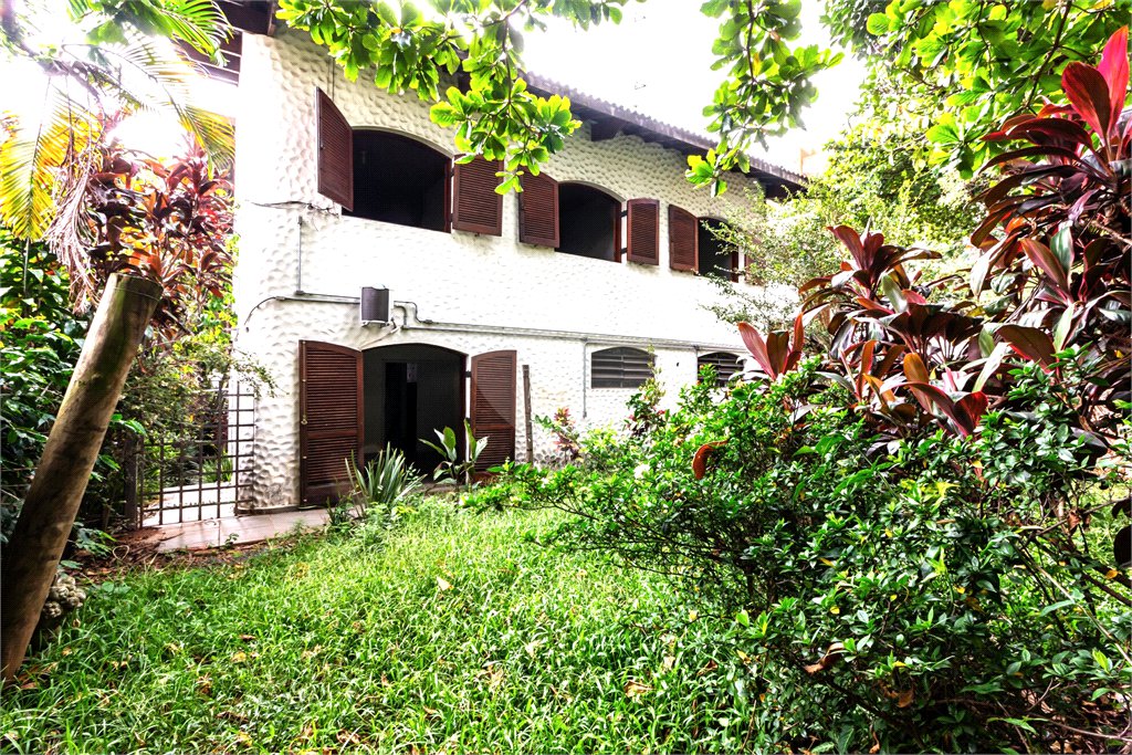 Casa à venda com 4 quartos, sendo 1 suíte, em Jardim das Bandeiras, São Paulo, SP