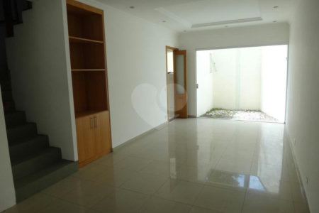 Casa à venda ou para alugar com 4 quartos, sendo 2 suítes, no condomínio Vila Hípica, São Paulo - SP