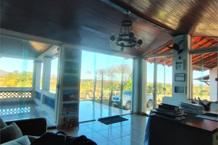Fazenda à venda com 6 quartos, sendo 1 suíte,  no Centro, Capitão Enéas, MG