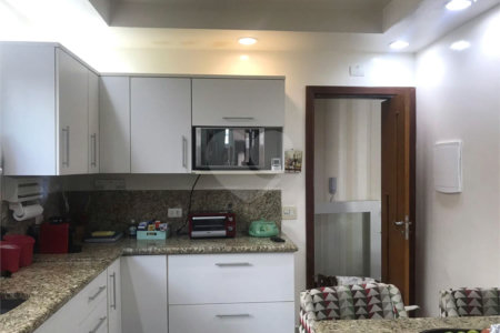 Casa à venda com 4 quartos, sendo 2 suítes,  no condomínio Conjunto Residencial Green Village I, Mogi das Cruzes - SP