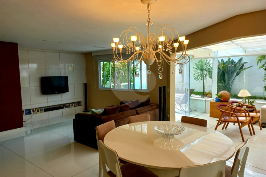 Casa à venda com 3 suítes no condomínio Maison Montparnasse, São Paulo - SP