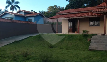 Casa à venda com 3 quartos, sendo 1 suíte,  no condomínio Marf Ii, Bom Jesus dos Perdões - SP
