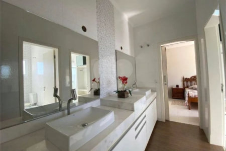 Casa à venda com 4 suítes no condomínio Ipê Velho, Vinhedo - SP