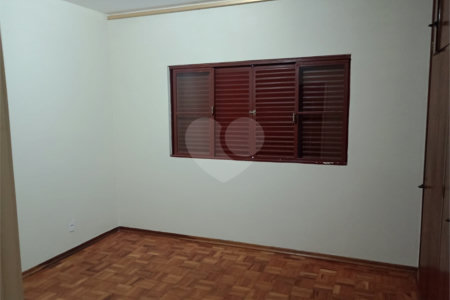 Casa à venda com 4 quartos, sendo 1 suíte, em Vila Rosa, Itapetininga, SP