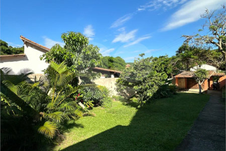 Casa em condomínio à venda com 3 quartos, sendo 2 suítes,  em Peró, Cabo Frio, RJ