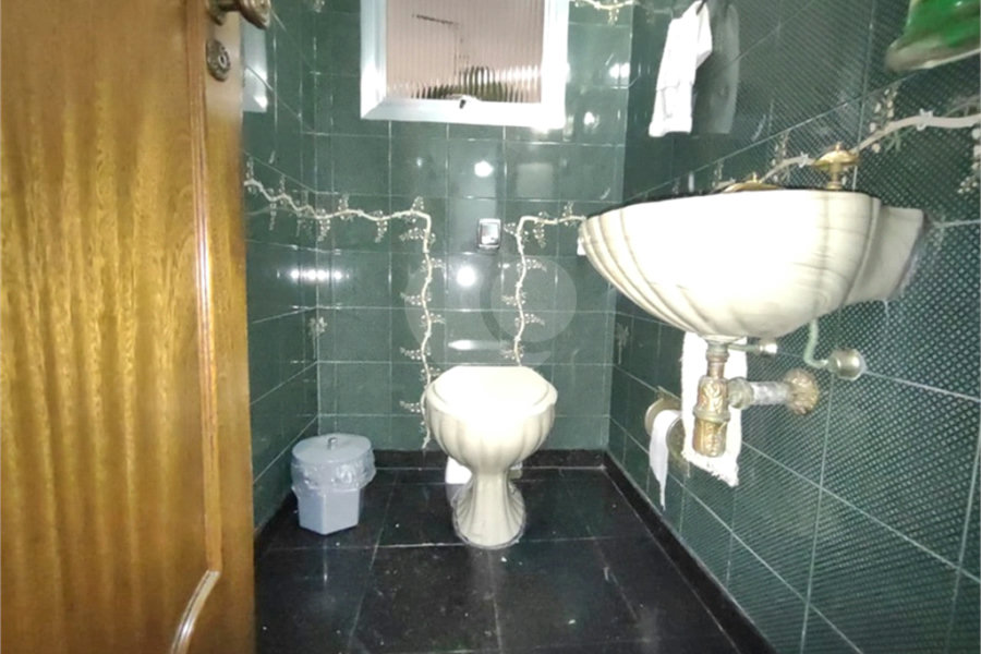 Casa à venda com 3 quartos, sendo 1 suíte, no condomínio Vila Paiva, São Paulo - SP