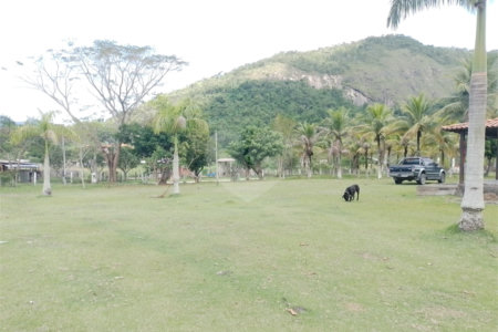 Sítio à venda com 4 quartos, sendo 3 suítes, em Caxito, Maricá, RJ