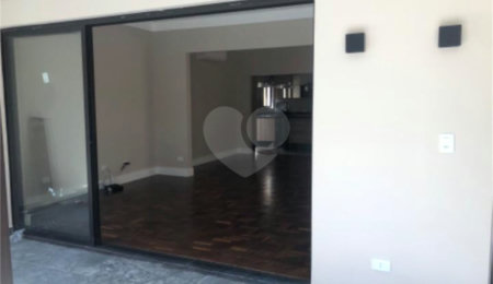 Casa à venda com 4 quartos, sendo 2 suítes,  em Horto Florestal, São Paulo, SP