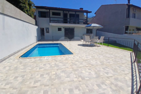 Casa à venda com 3 quartos, sendo 1 suíte,  em Recreio Maristela, Atibaia, SP