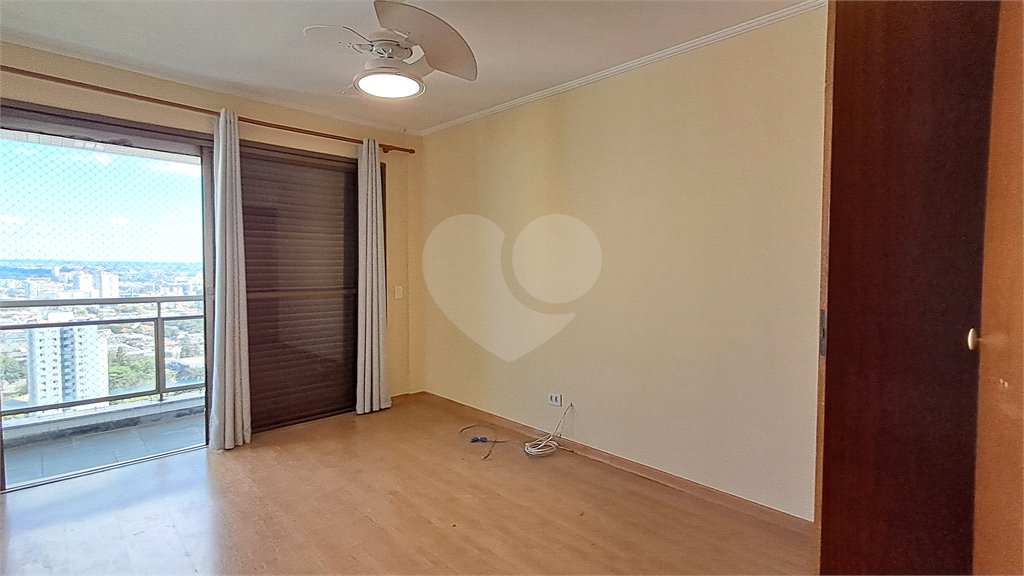 Apartamento à venda com 3 quartos, sendo 1 suíte,  em Alto da Boa Vista, São Paulo, SP