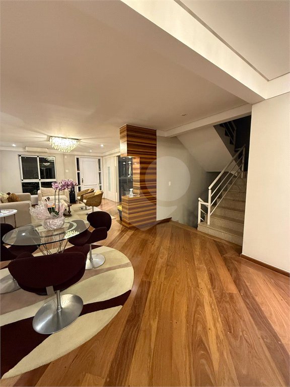 Casa à venda com 4 suítes no condomínio East Village, São Paulo - SP