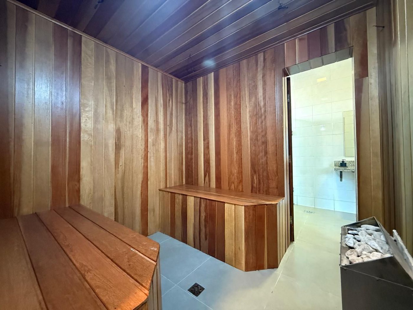 Apartamento Alto Padrão Frente Mar com 4 Dormitórios, 3 Suítes e 3 Vagas na Orla de Santos
