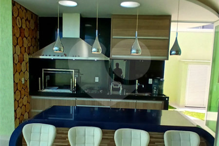 Casa à venda com 3 suítes no condomínio Figueira Garden, Atibaia - SP