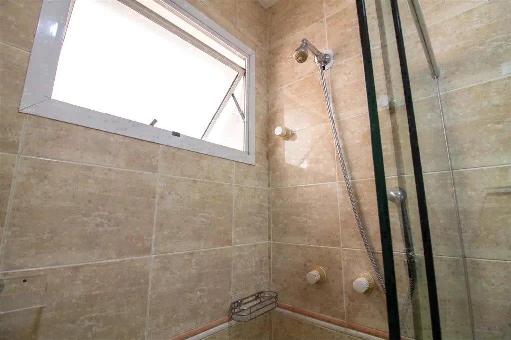Casa à venda com 4 quartos, sendo 3 suítes, no condomínio Residencial Sans Souci, São Paulo - SP