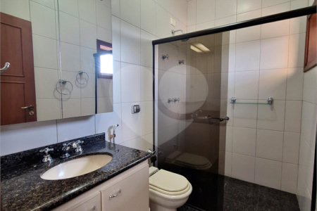 Casa à venda com 3 suítes no condomínio Chácaras do Lago, Vinhedo - SP