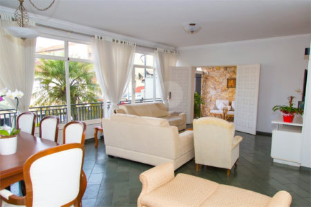 Casa à venda com 4 quartos, sendo 1 suíte, no Centro, Atibaia, SP