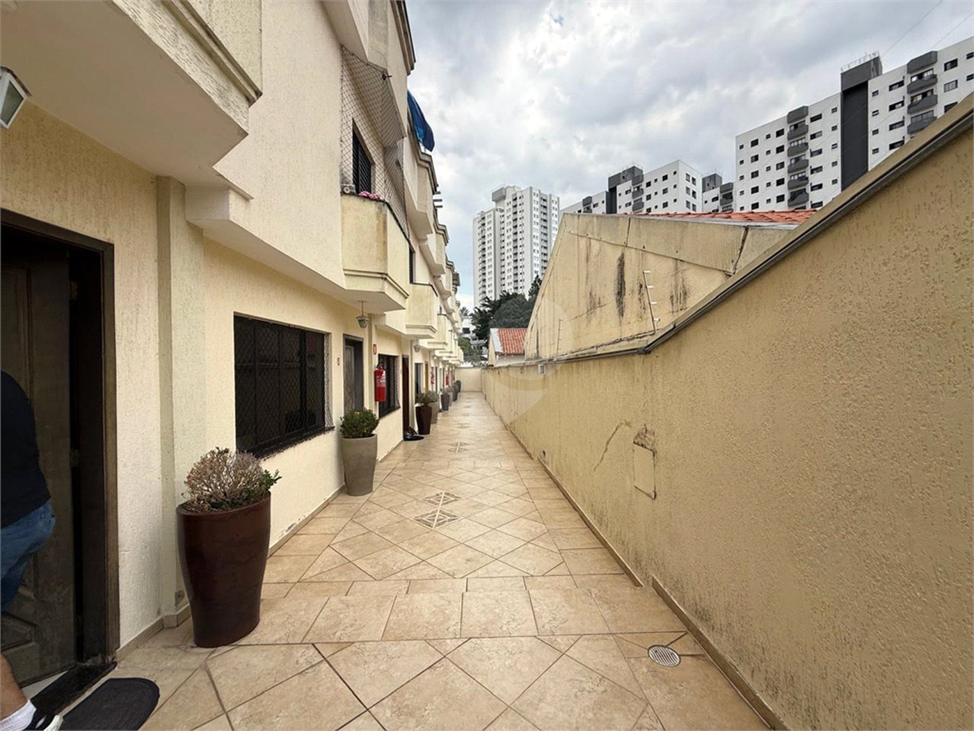 Casa à venda com 3 quartos, sendo 1 suíte, no condomínio Felipe, São Paulo - SP